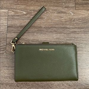 Michael Kors Wristlet, Olive